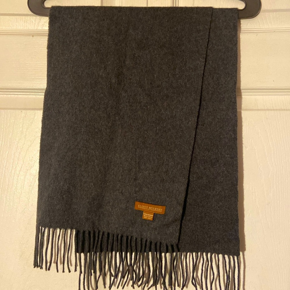 ELLIOT MULRYAN 100% Feather Gray Fuzzy Cashmere 3" Fringe Scarf
